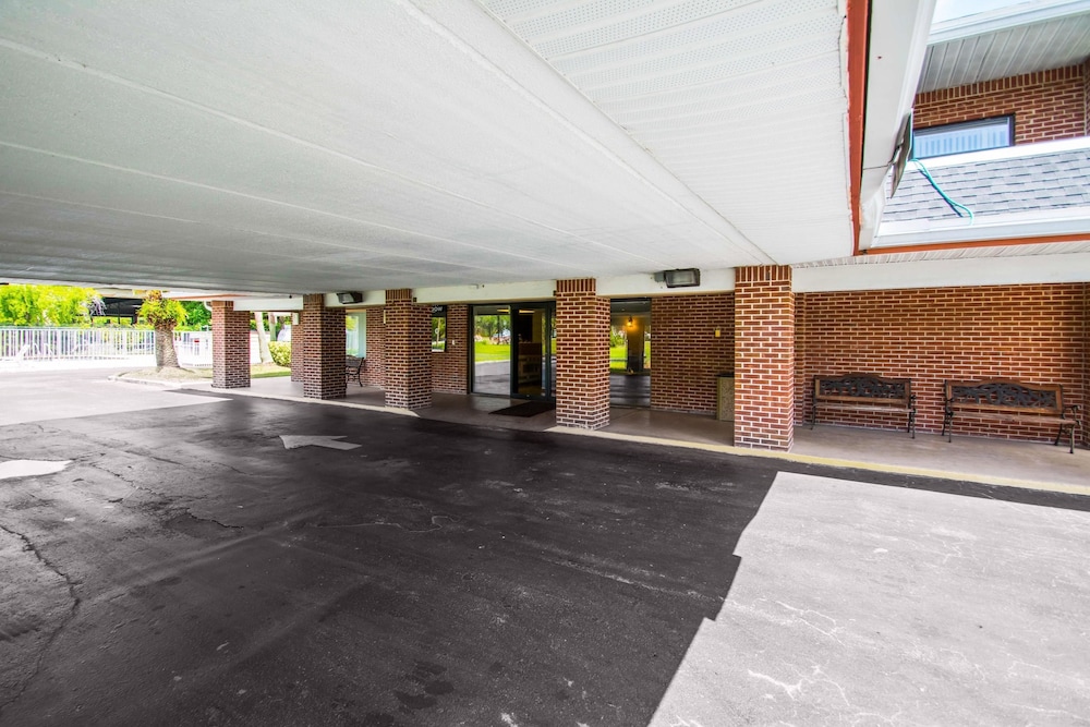 SureStay by Best Western Jacksonville Airport 40/54