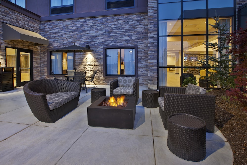 Best Western Plus Cranberry-Pittsburgh North 38/52