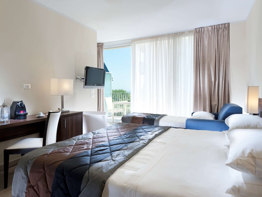 MERCURE RIMINI LUNGOMARE 29/71