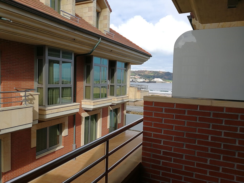Maritimo Ris Hotel and Apartments 7/73