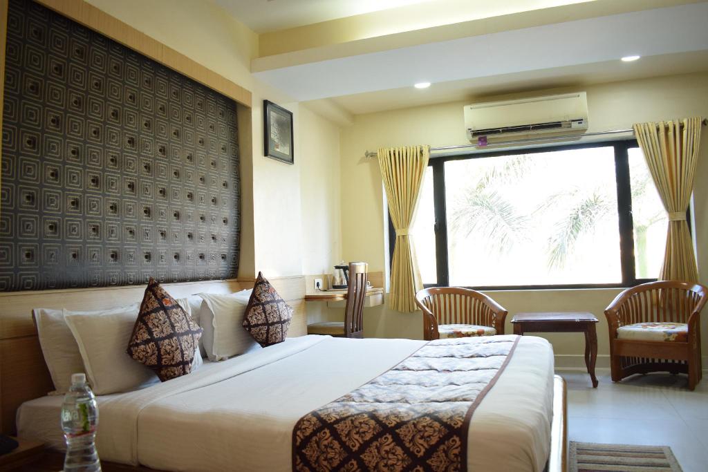 HOTEL MANGALAM 18/49