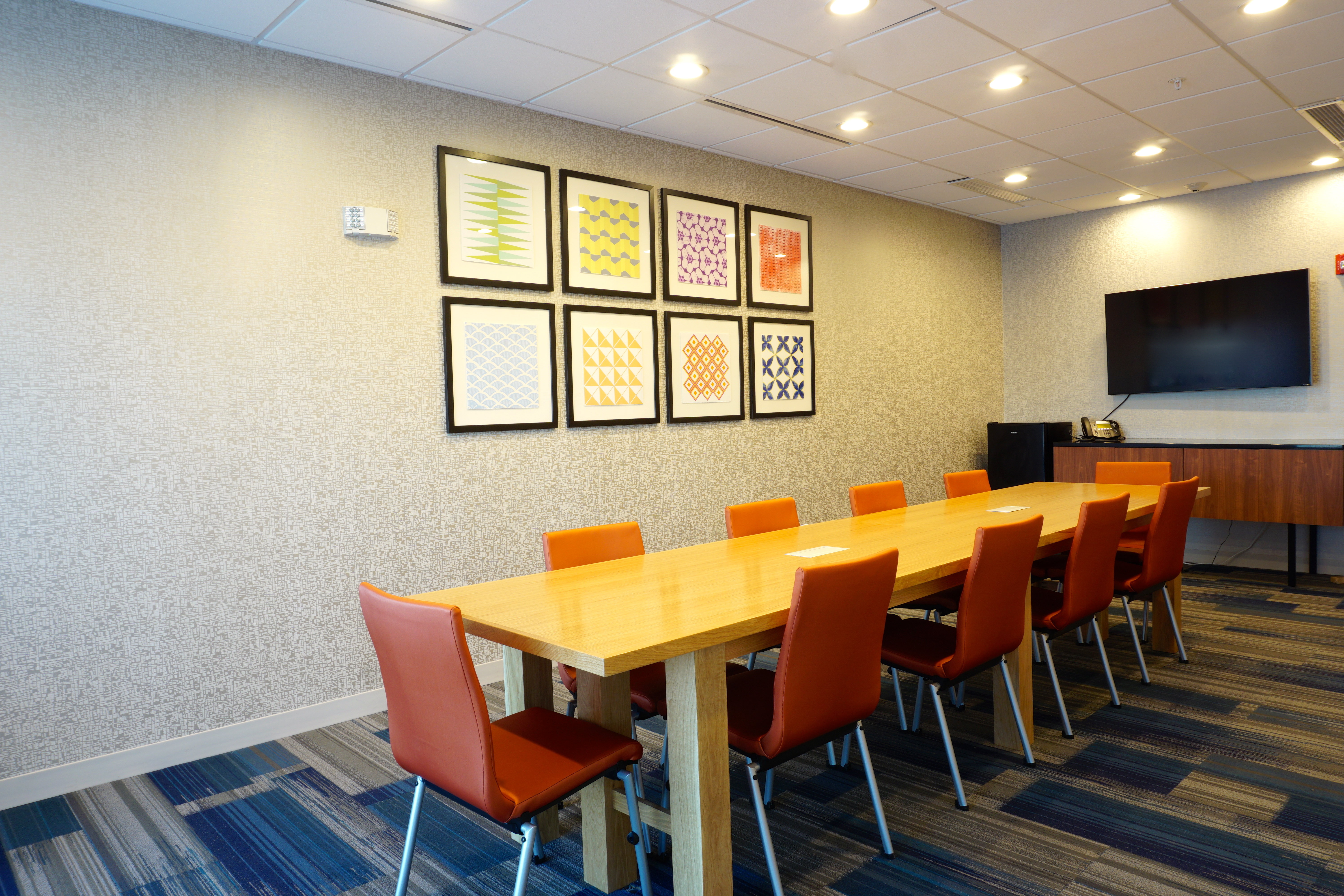 Holiday Inn Express Suites Omaha Millard Area 24/26