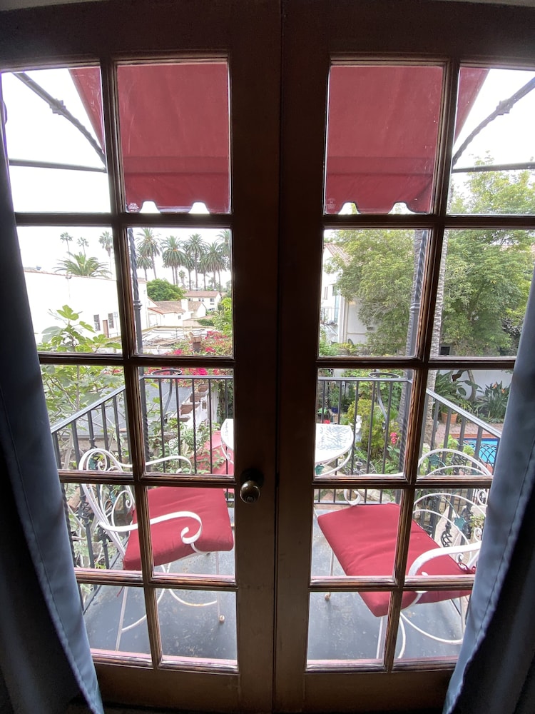 Villa Rosa Inn 33/78