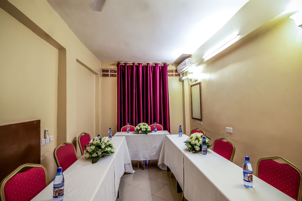 Pulickal Airport Hotel 35/50