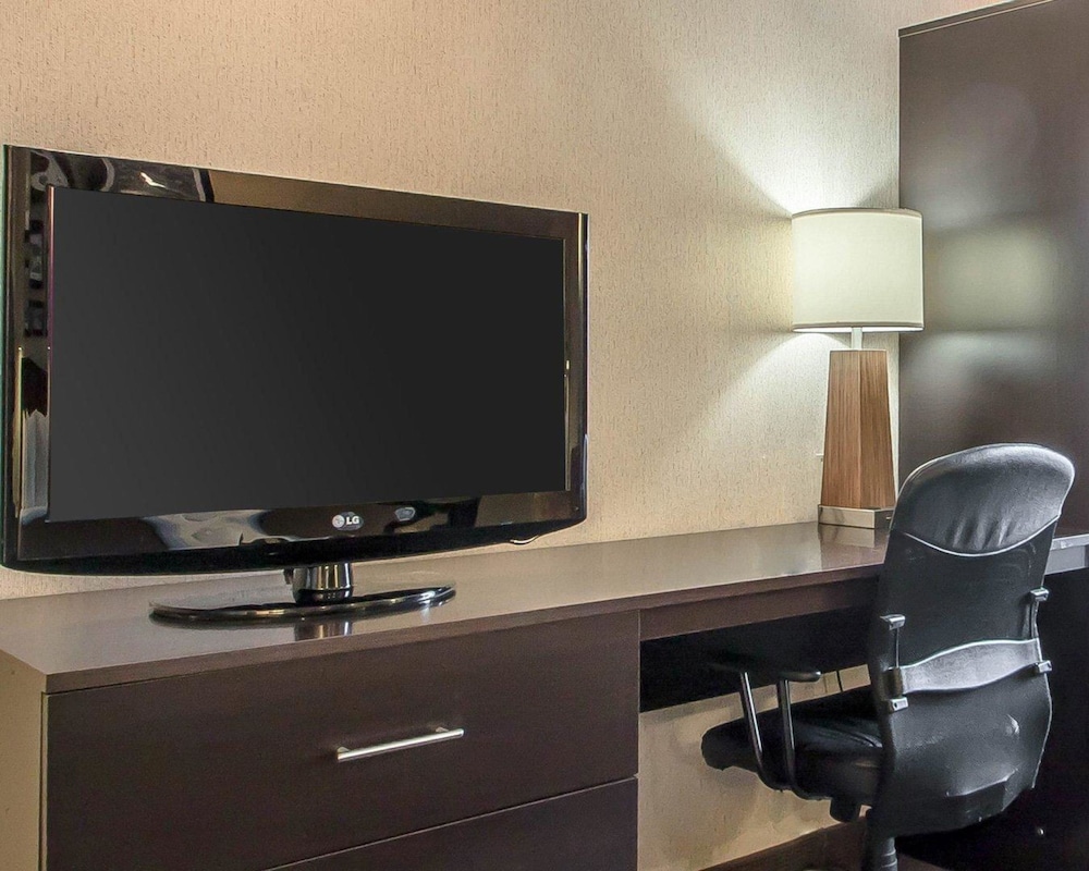 Sleep Inn Suites Green Bay Airport 32/36