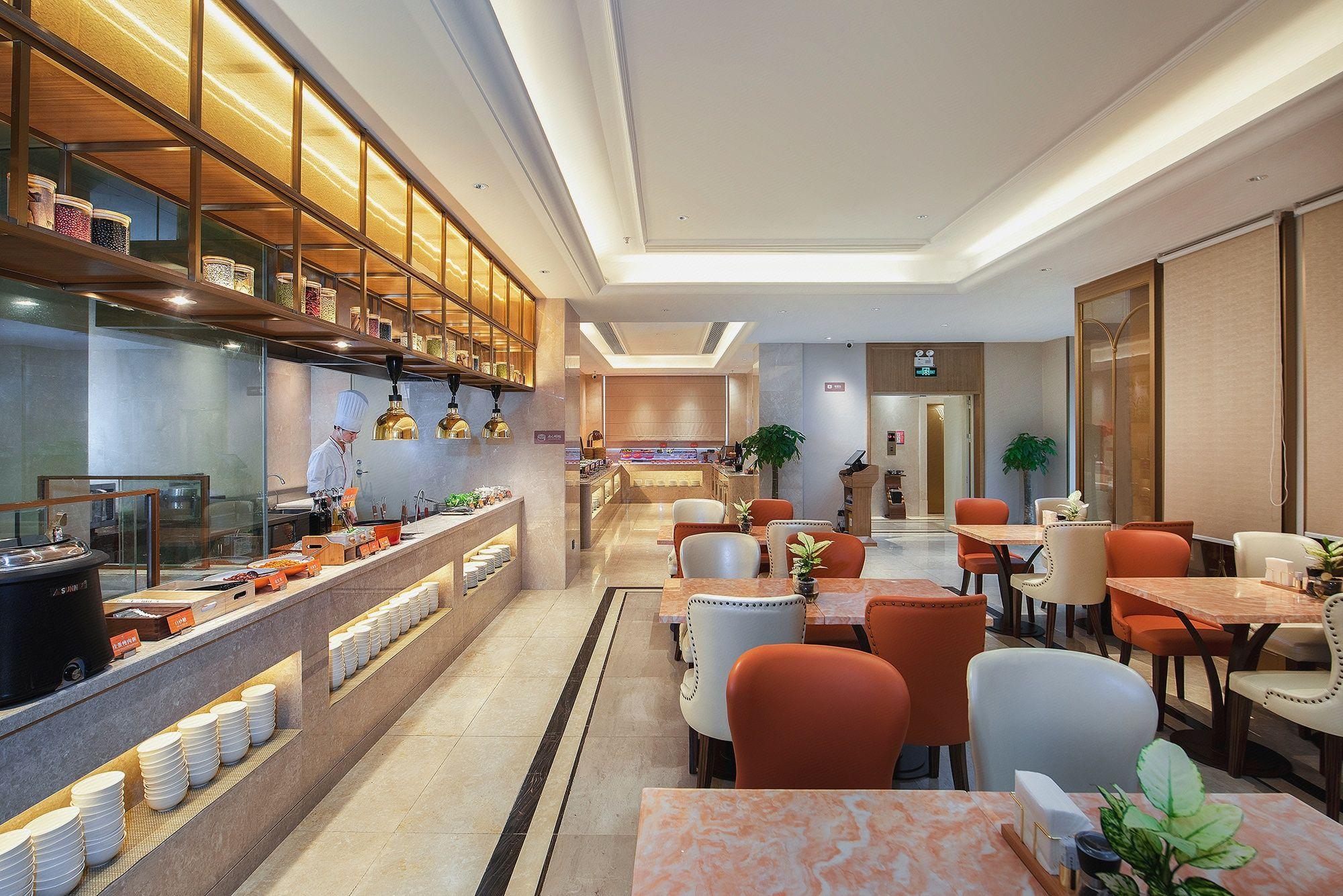 Vienna Hotel (Shenzhen Aiguo Road) 26/40