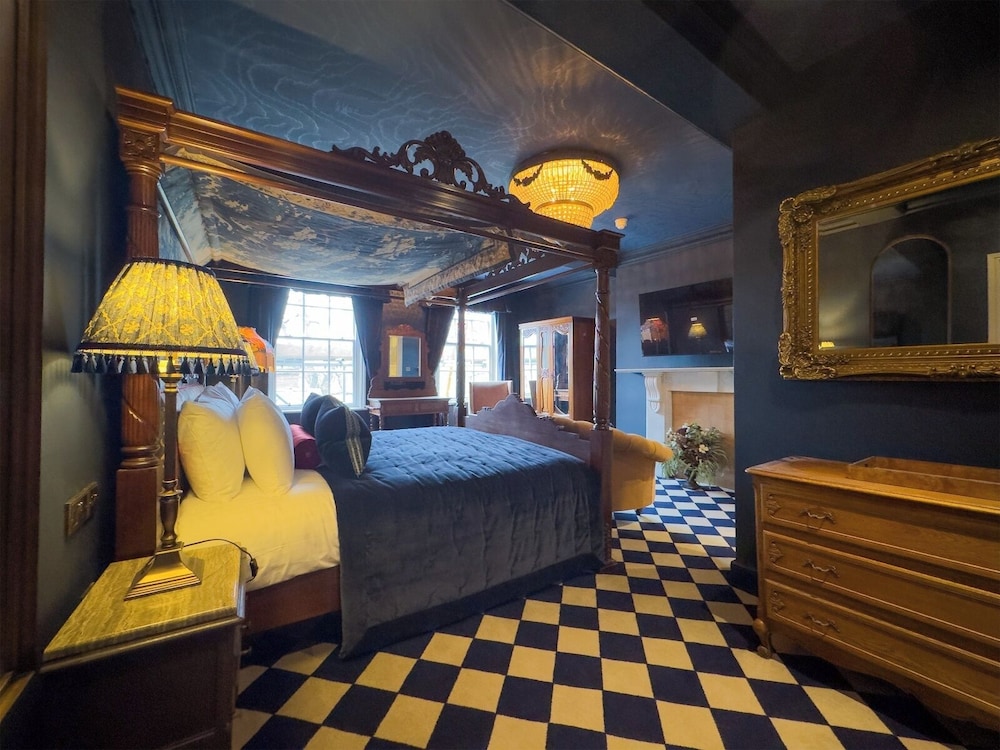 FOUR POSTER, HERITAGE