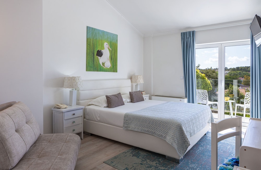 Panoramic, Top, Queen Bed, Cathedral View, Balcony