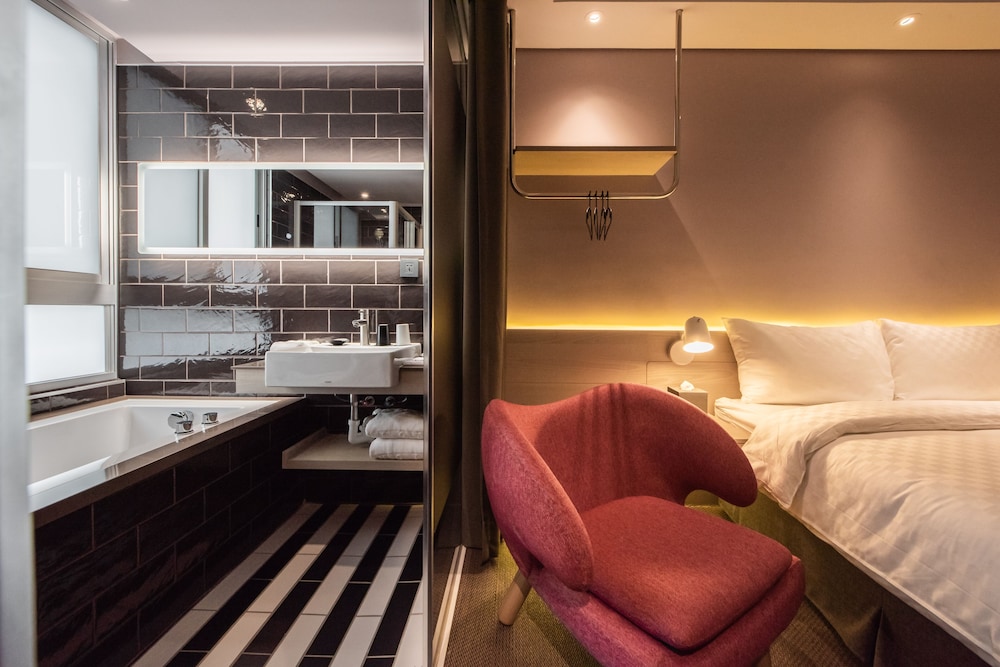 Hotel Ramble 24/44