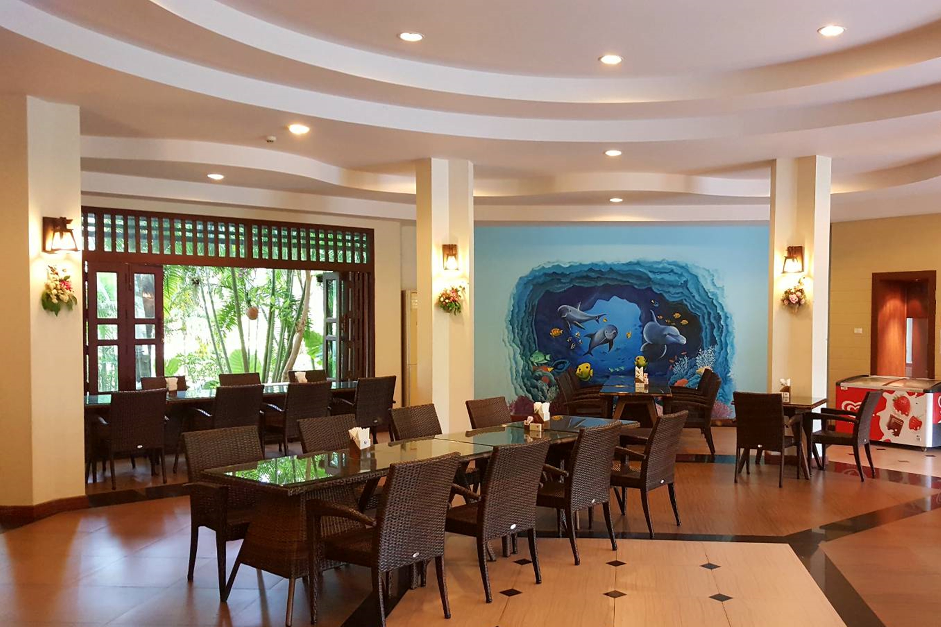 Hotel and Beach Bungalow at Lanta Resort 35/55