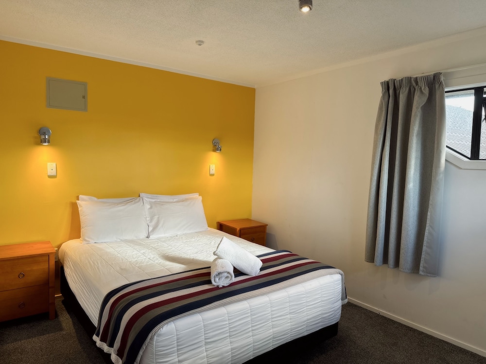 2 BEDROOMS, APARTMENT