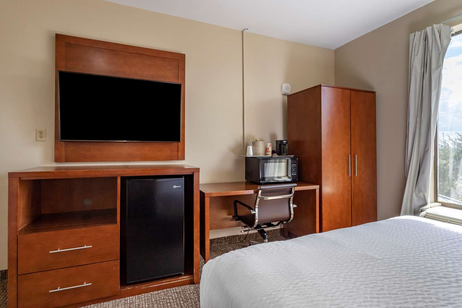 غرفة بسرير كوين، Comfort Suites Houston near Medical Center- NRG Stadium 3/4