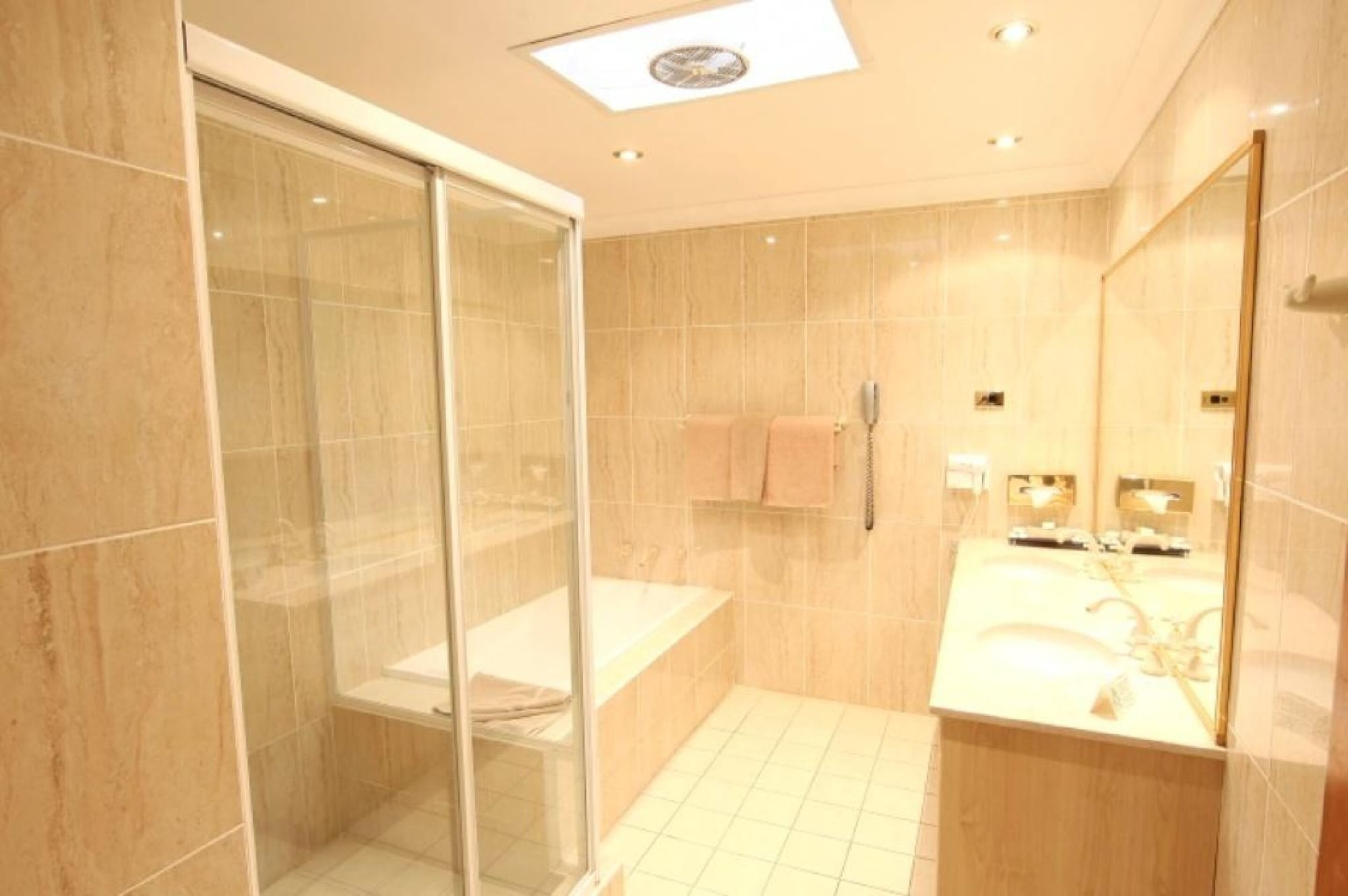 1 BEDROOM, APARTMENT, KITCHEN
