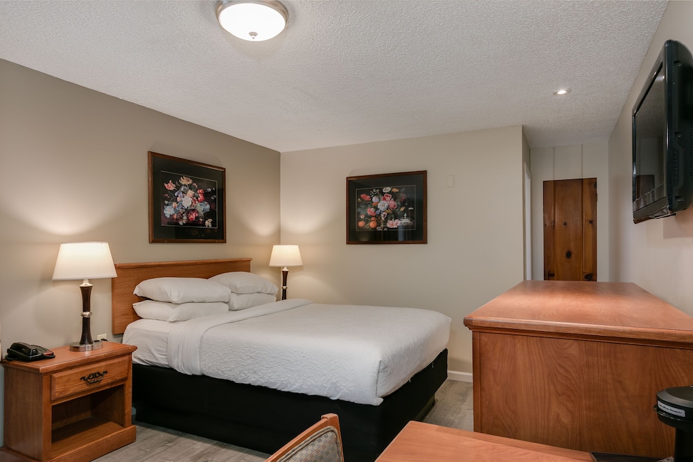 ROOM, QUEEN BED