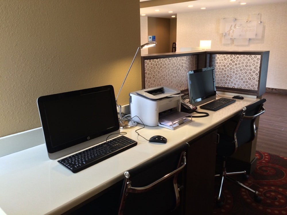Holiday Inn Express Defuniak Springs 41/42