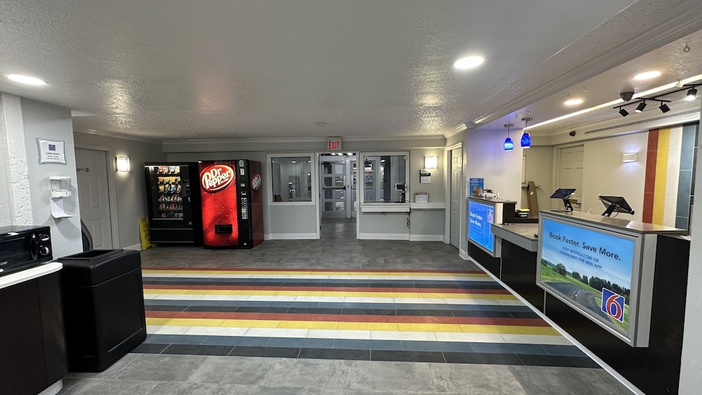 Motel6 Beaumont, TX 51/61