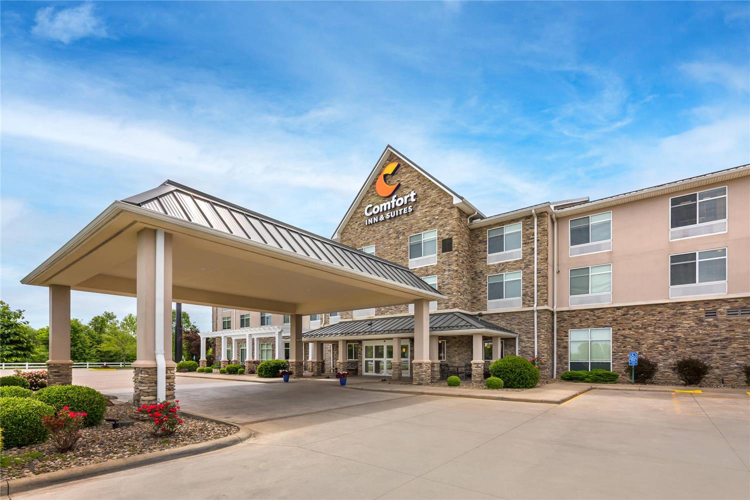 Comfort Inn & Suites Dover, OH 8/11