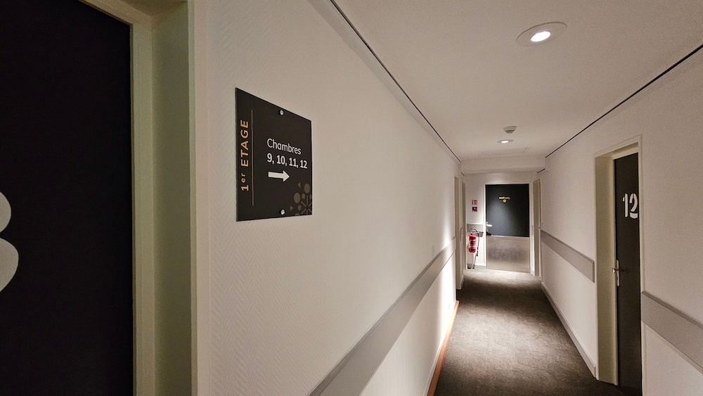 Hotel Du Port 35/50