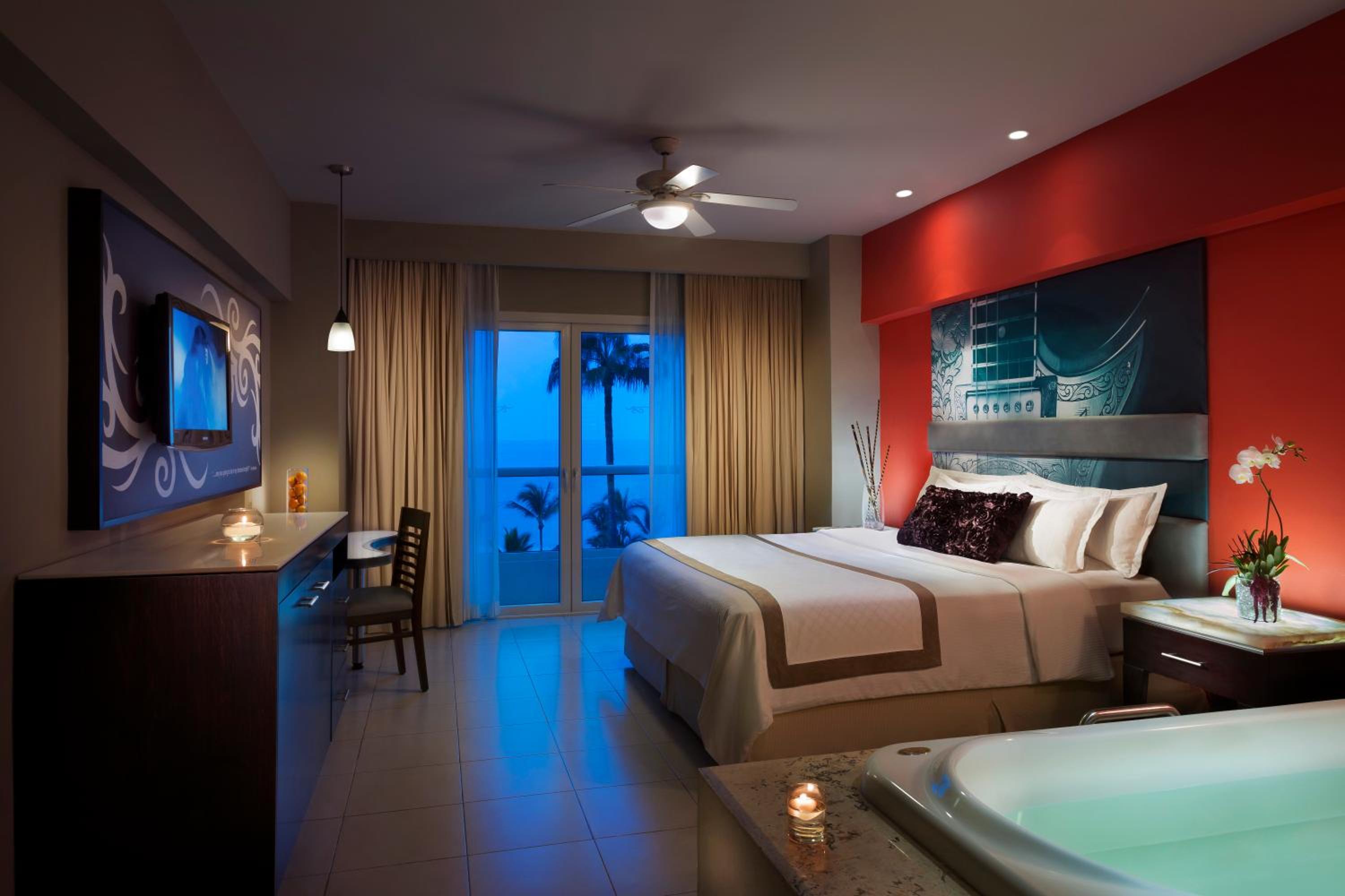 Gold, Deluxe, King Bed