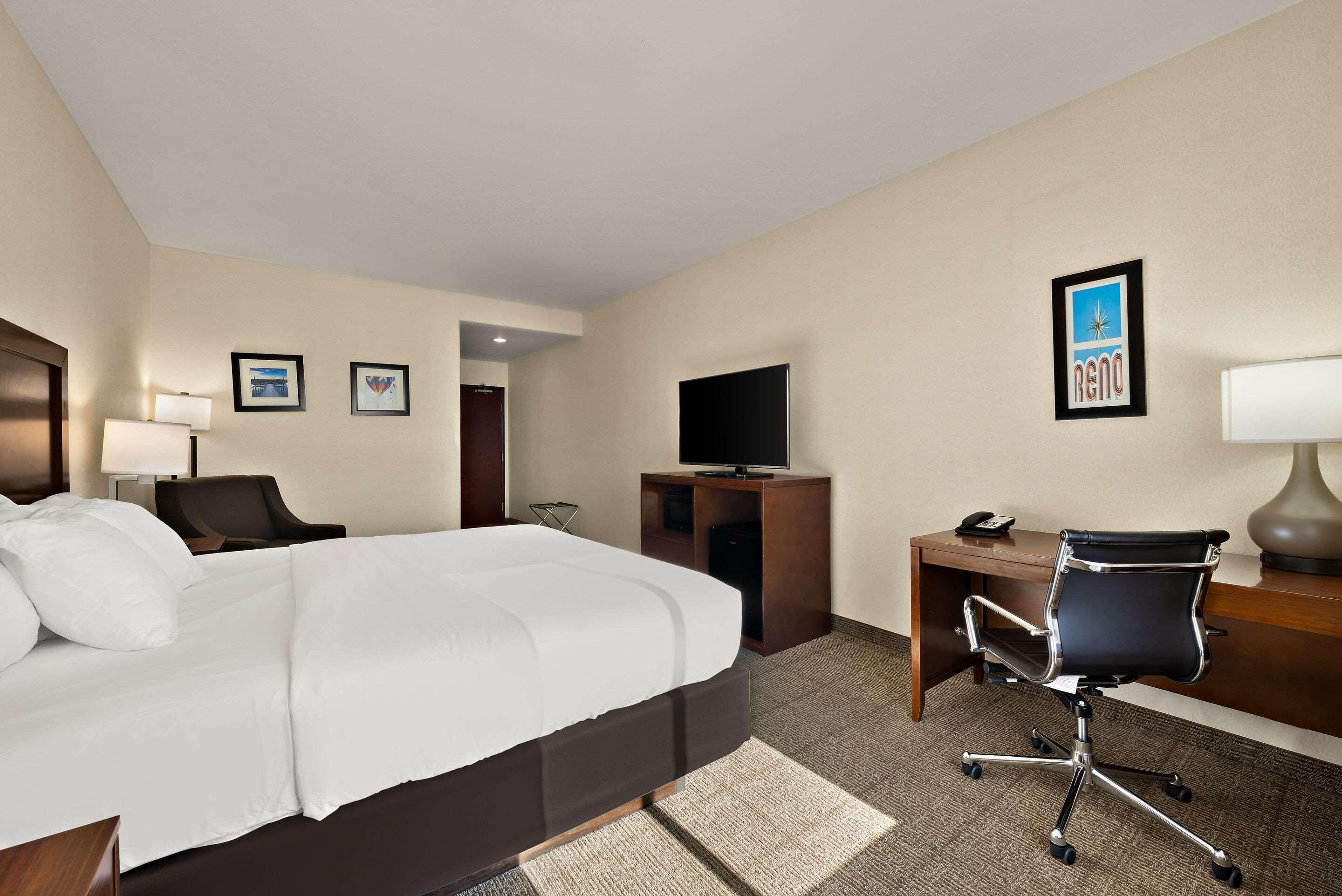 ROOM, KING BED