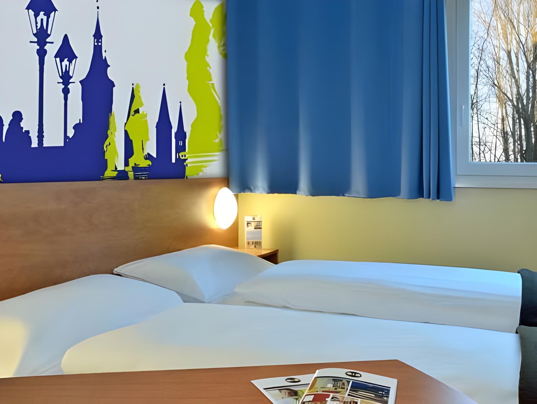 Room, Quadruple