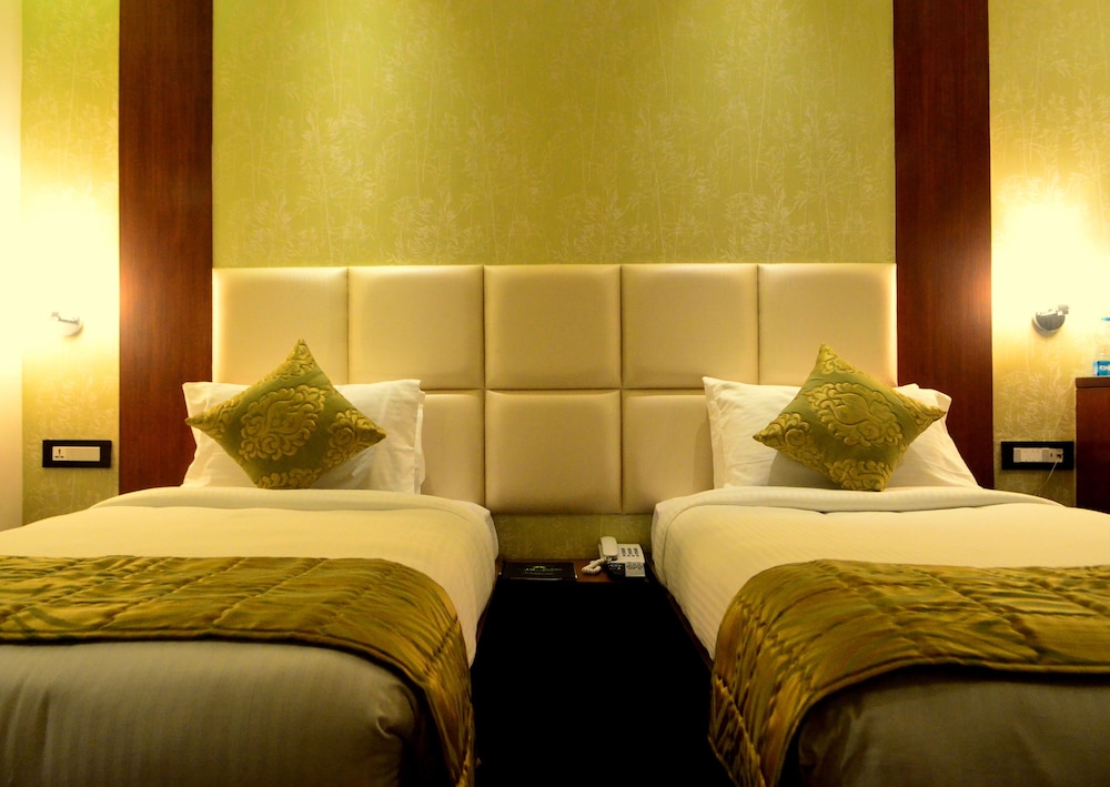 Hotel Hemaadri Grand 7/50
