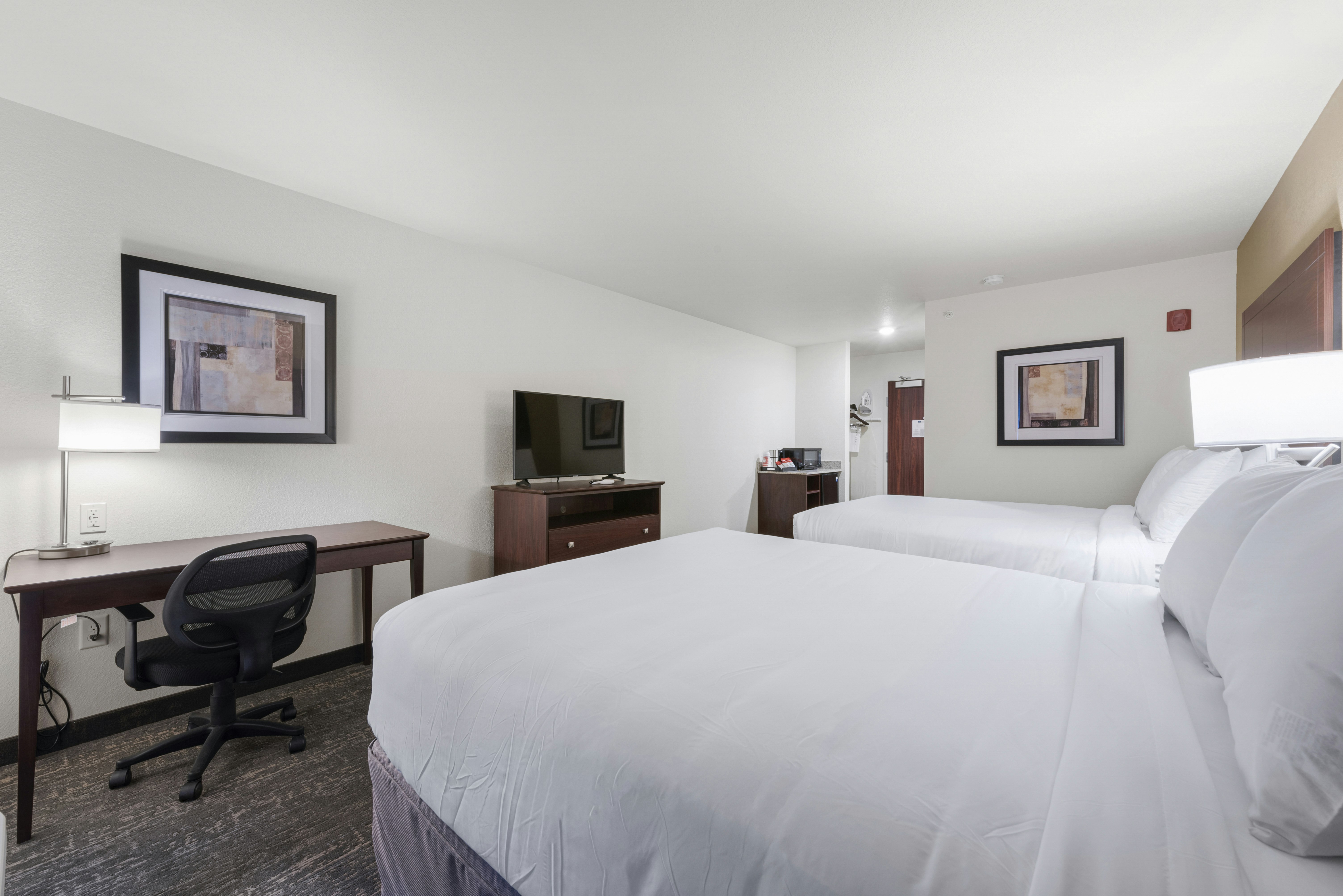Cobblestone Hotel & Suites - Eaton, OH 11/50