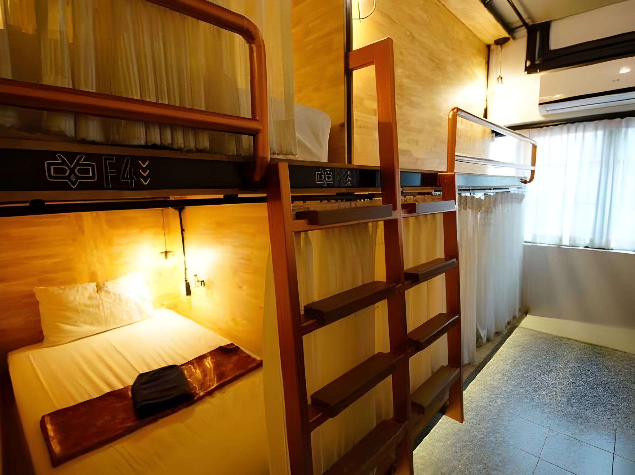 Female Dorm, Female Only
