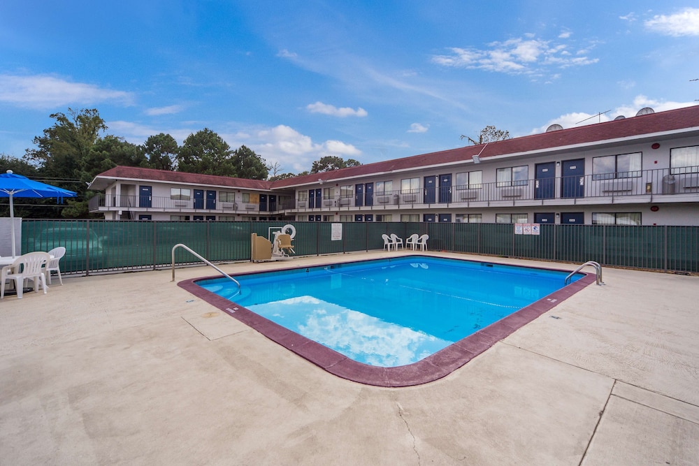 Motel6 Meridian, MS 54/60