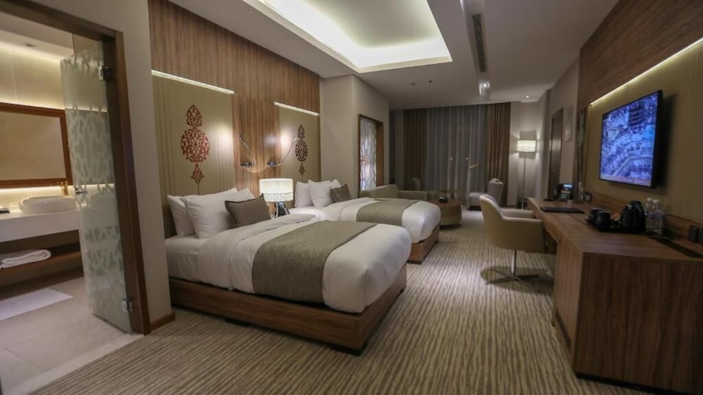 V Boutique Hotel 7/23