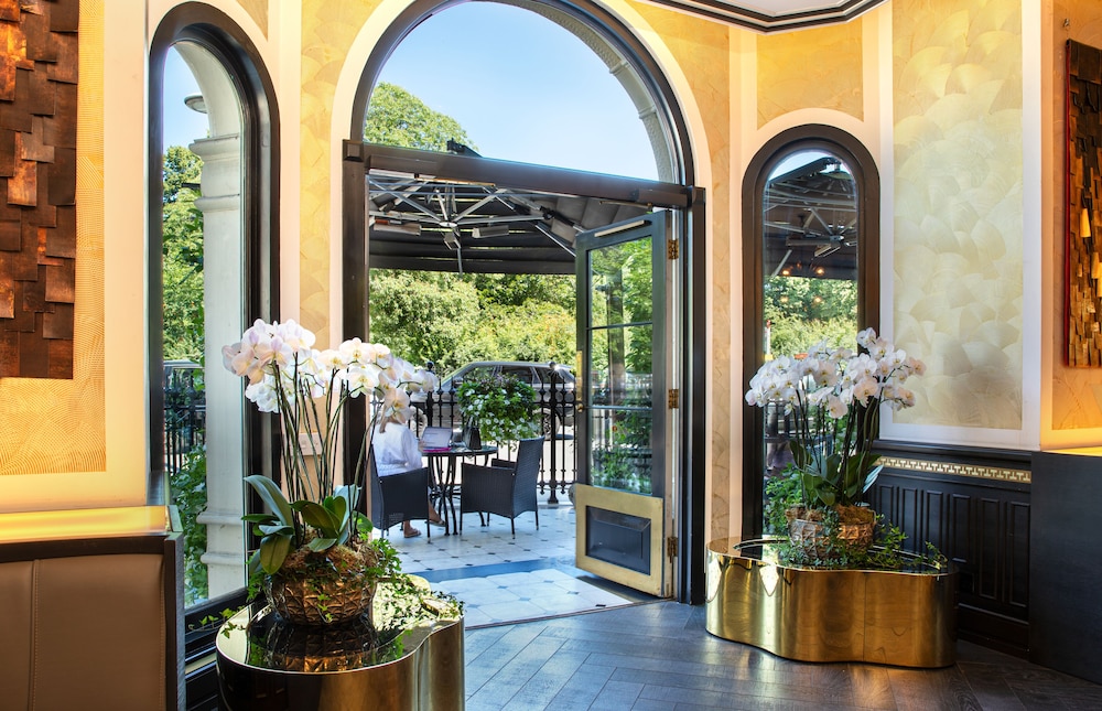 60 Hyde Park Gate Hotel 11/71
