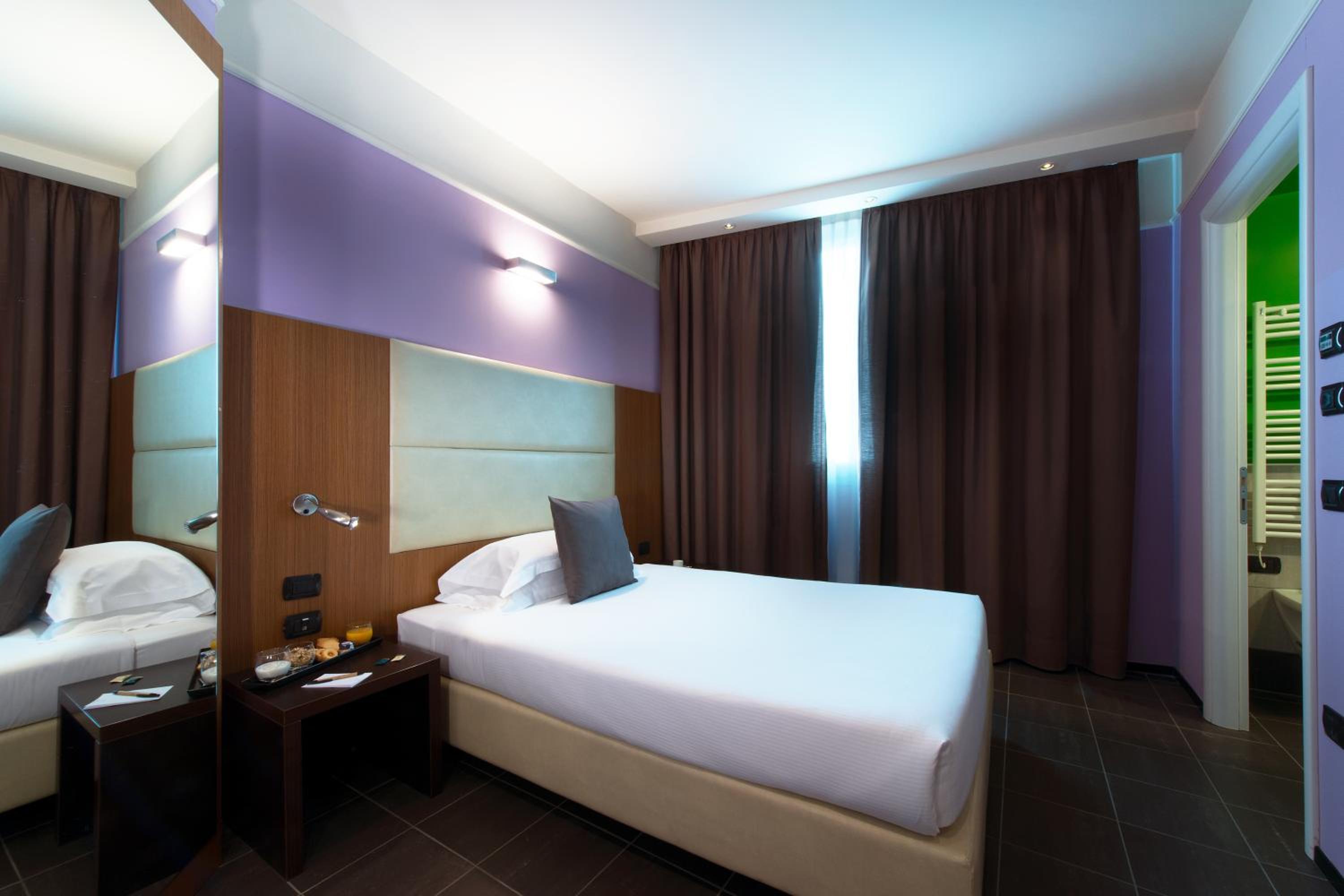Room, French Bed
