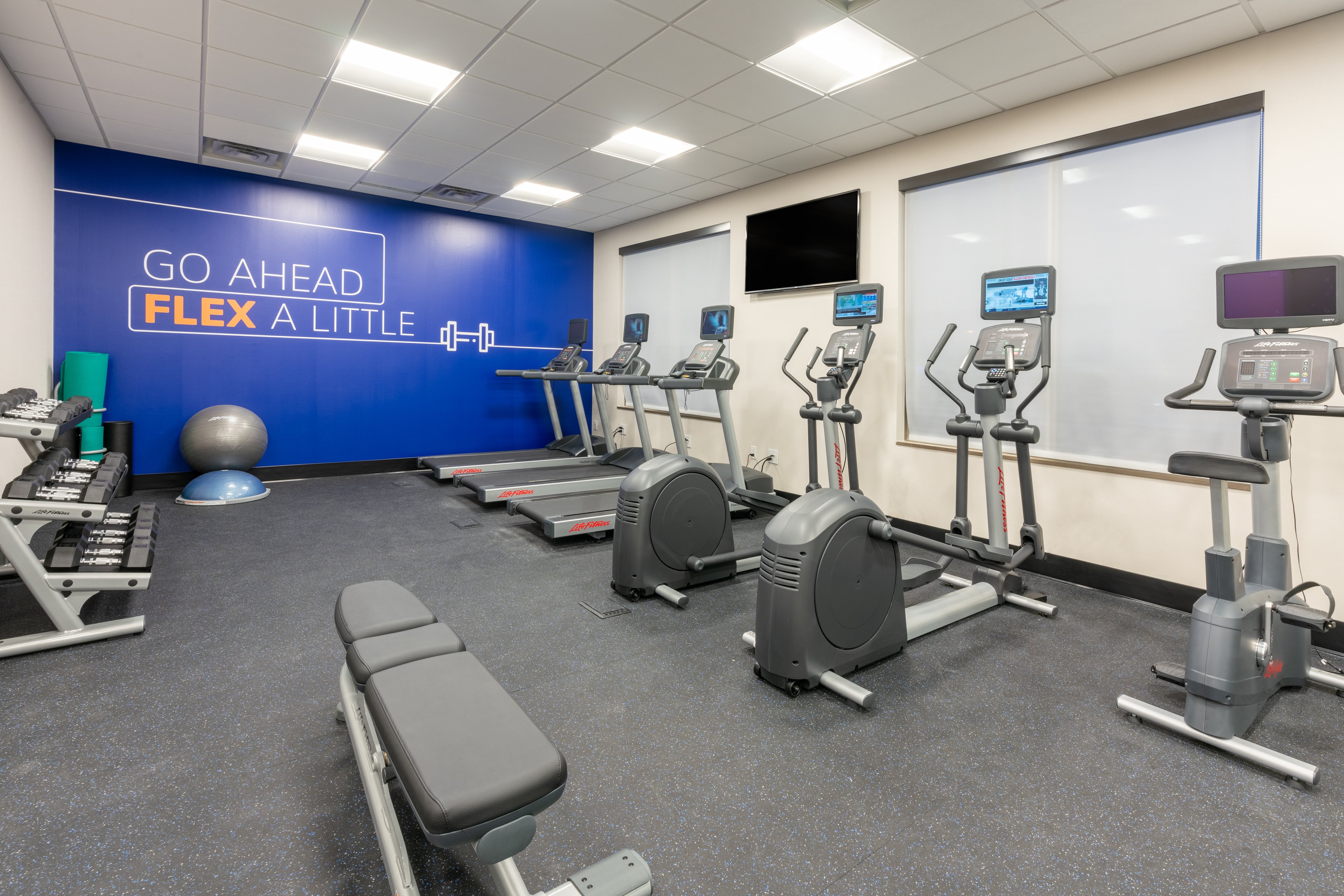 Holiday Inn Express Suites Vaughan 48/78