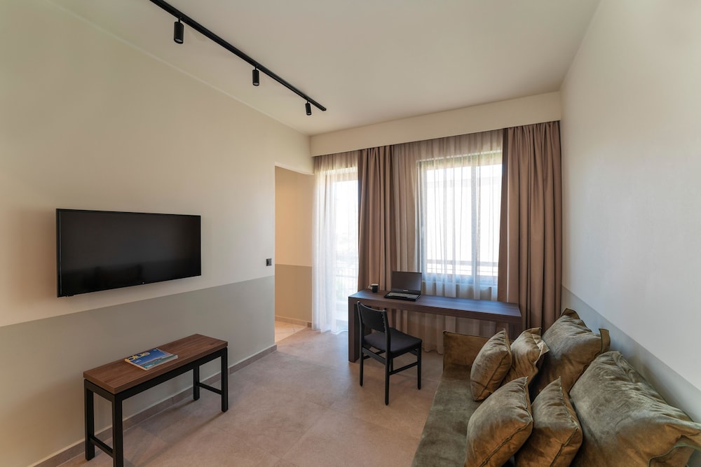 Mariette Apartments 38/55