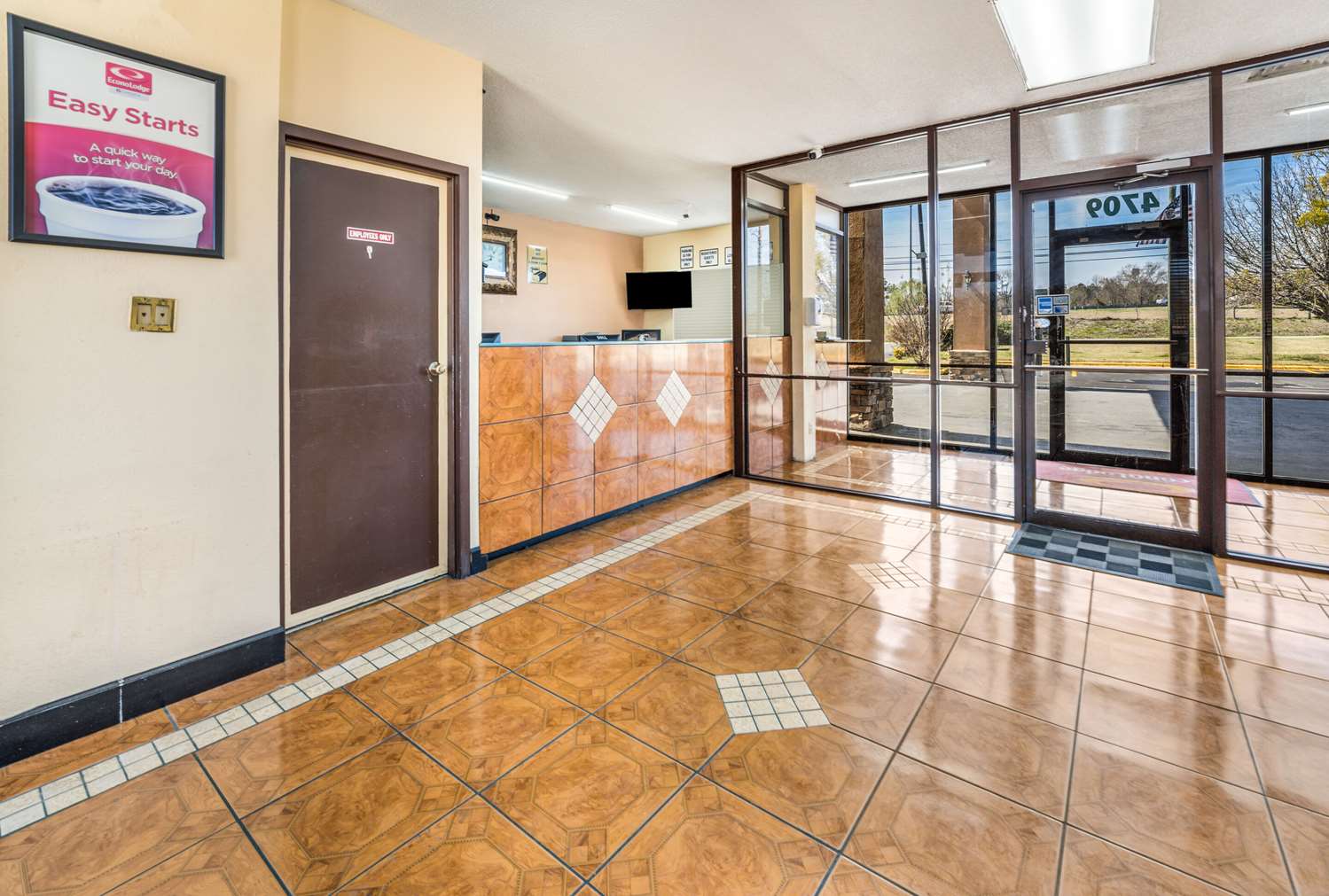 Econo Lodge Inn Suites Macon West 9/28