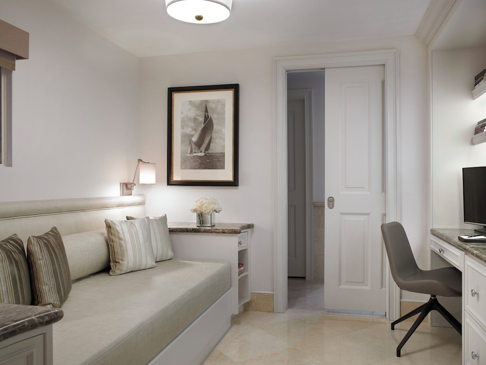 1 BEDROOM, SUITE, OCEAN FRONT