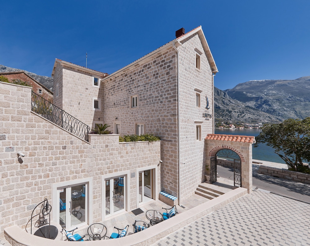 Hotel Libertas 66/69