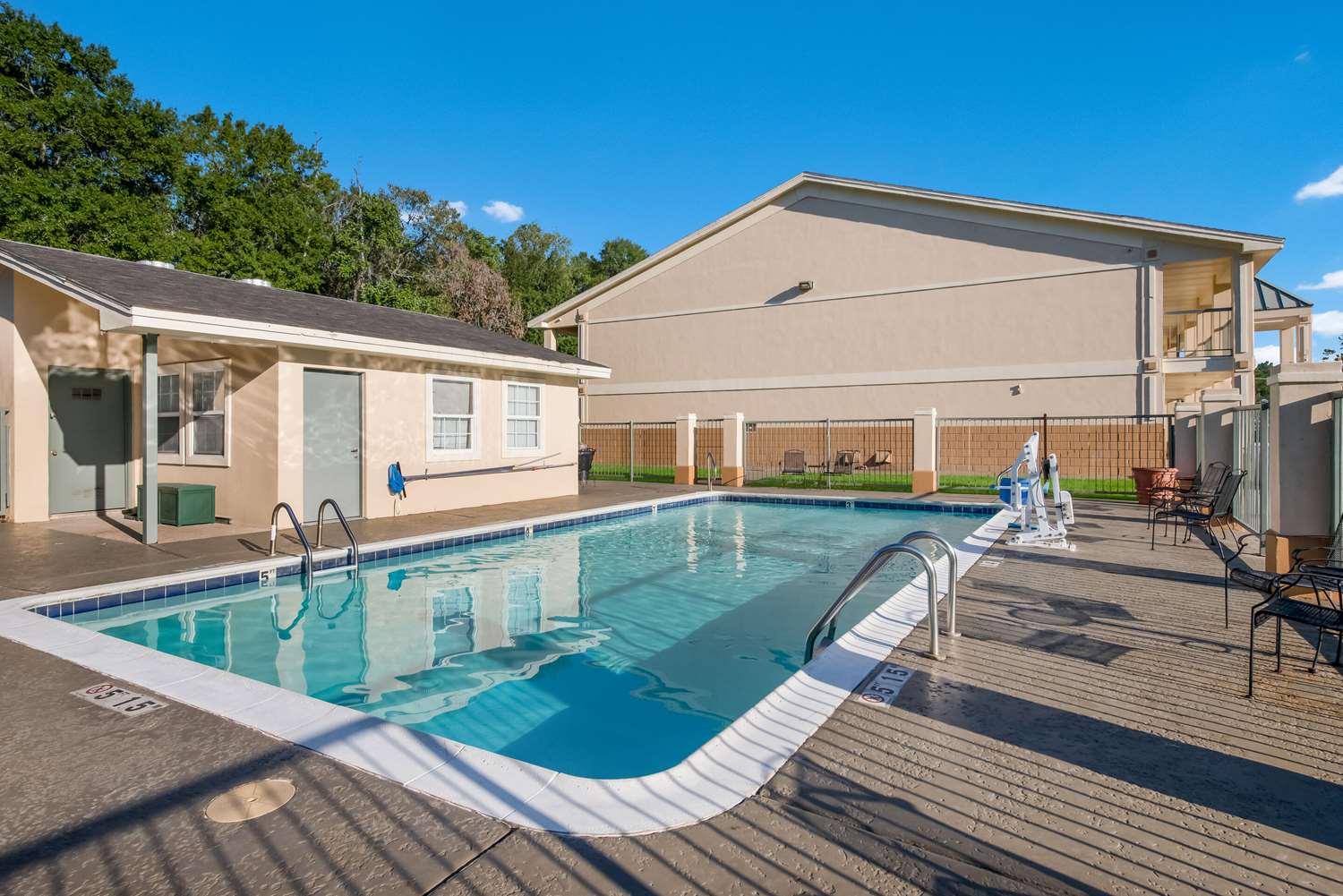 Quality Inn Suites Lufkin 33/34