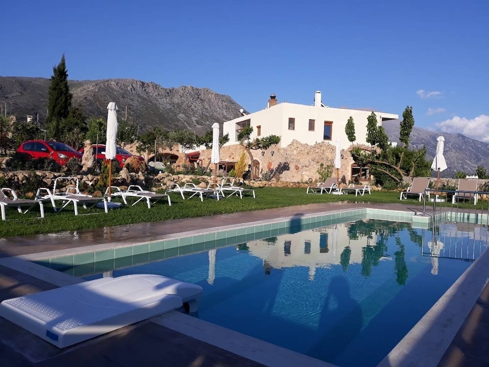 Aravanes Mountain Resort And Eco Cuisine 70/75