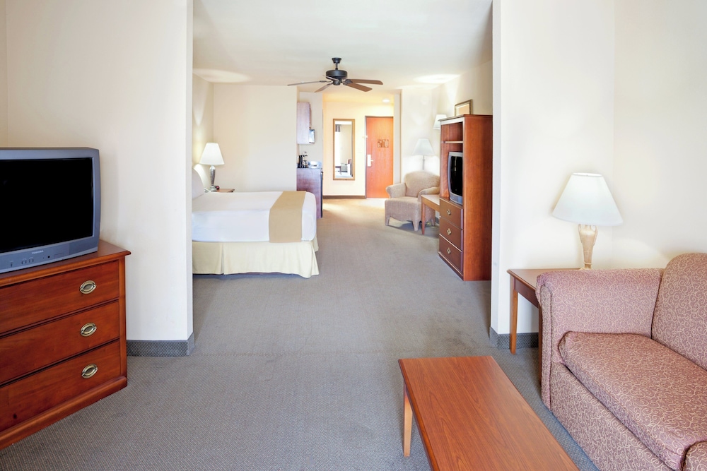 Holiday Inn Express Hotel Suites Kerrville 49/62
