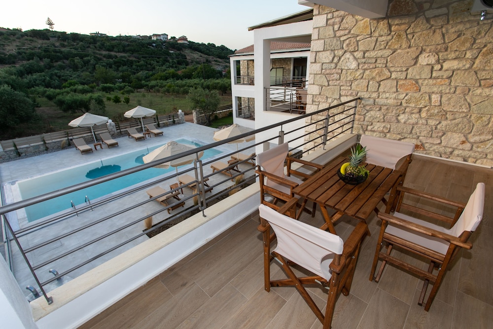 Michelangelo Suites & Apartments 49/69
