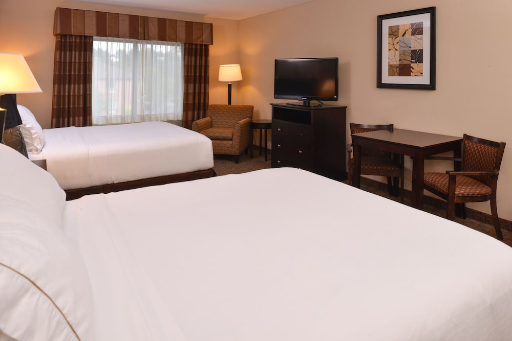 Holiday Inn Express Hotel And Suites Fairmont 17/64