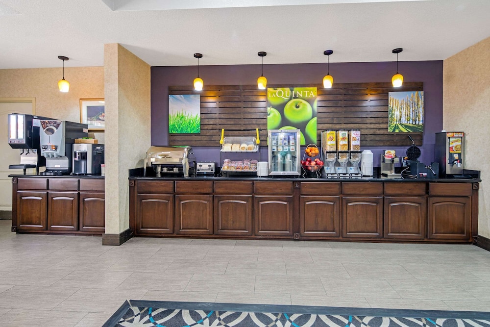 La Quinta Inn Suites Temecula 2/26