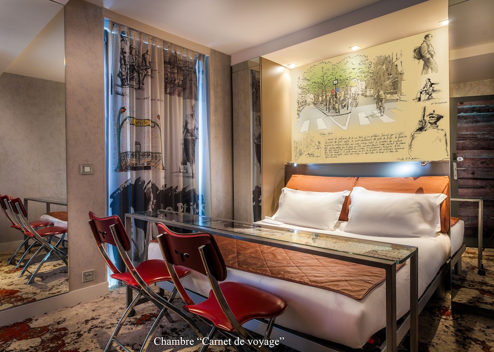 Apostrophe Hotel 7/45