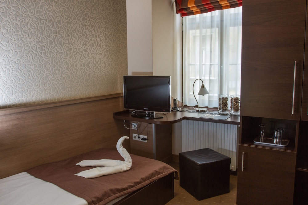 Central Hotel 21 47/54