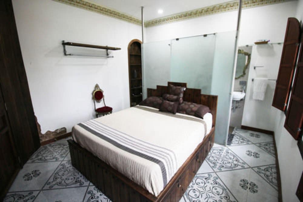 Room, City View