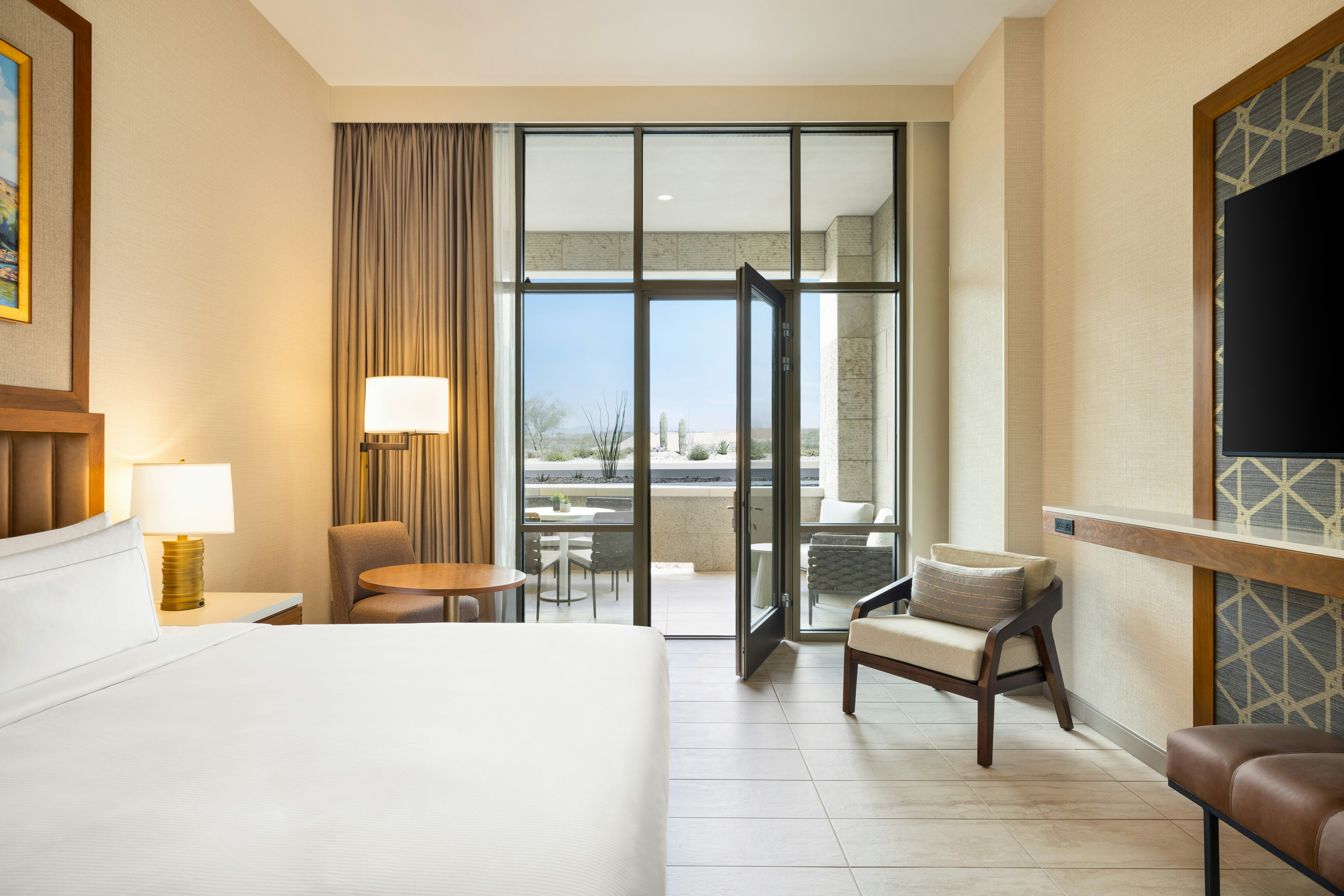 ROOM, KING BED, PATIO