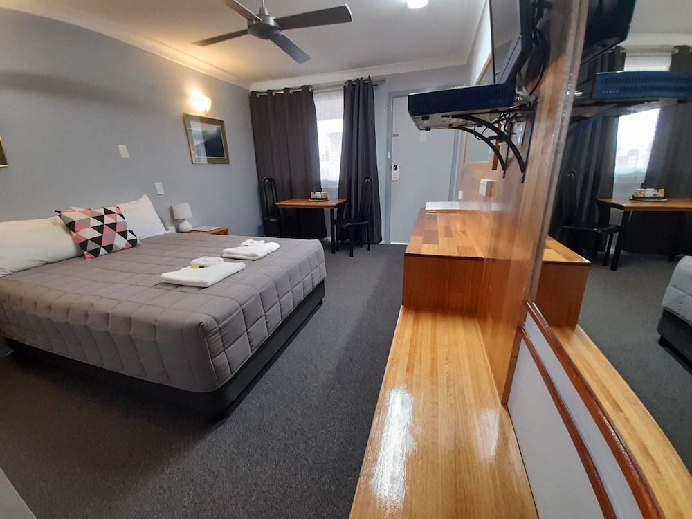 CIVIC MOTEL GRAFTON 29/37