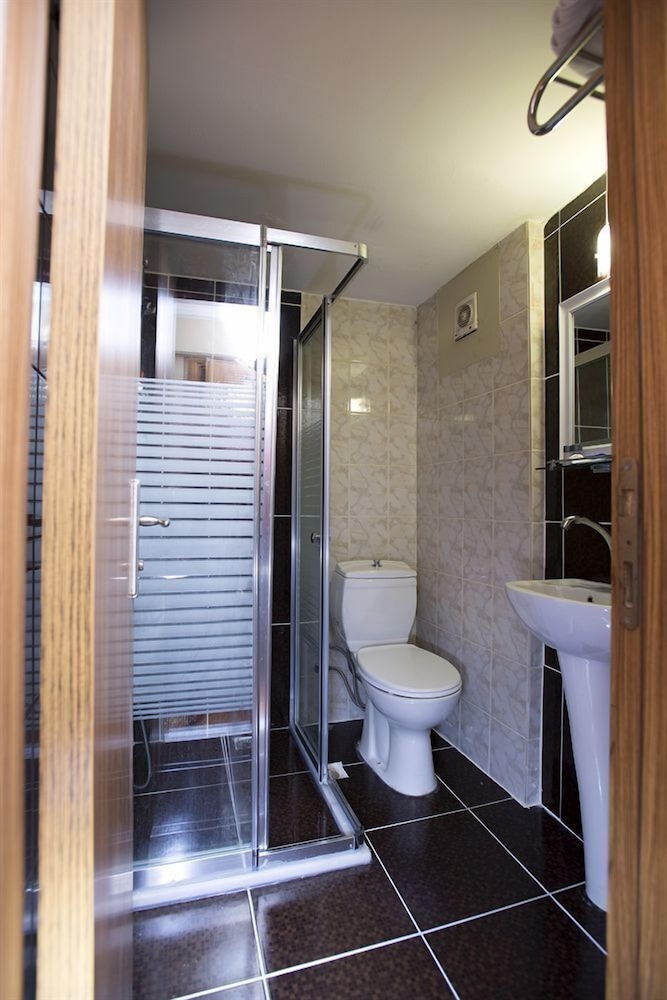 Sirin Hotel 31/33