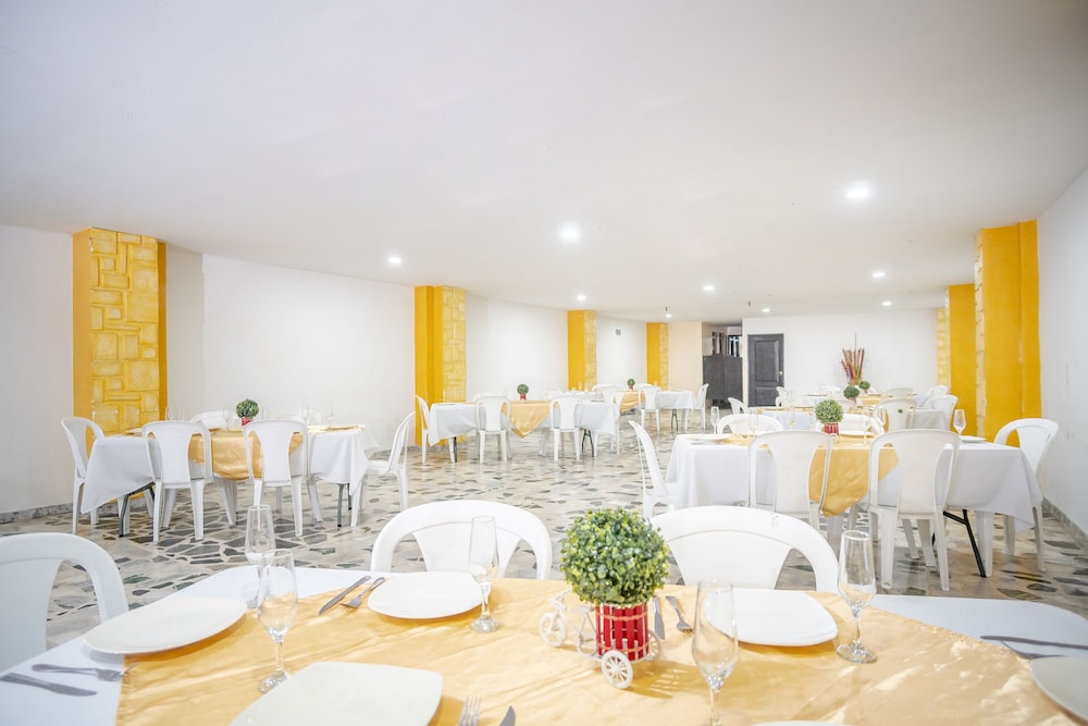 Ayenda 1910 Gold Plaza 18/25
